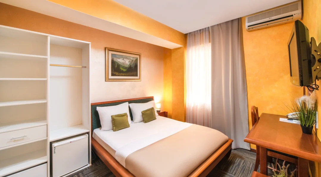 Dvokrevetna Soba Sa Bracnim Krevetom Hotel Kerber Podgorica