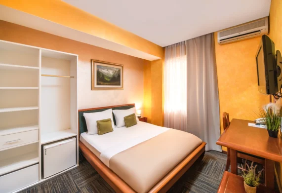 Dvokrevetna Soba Sa Bracnim Krevetom Hotel Kerber Podgorica